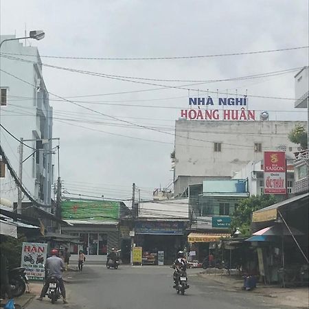 Hotel Nha Nghi Hoang Huan Long Xuyên Exterior foto