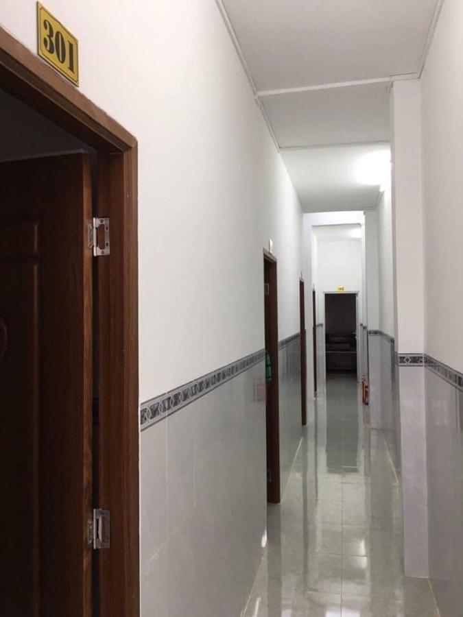 Hotel Nha Nghi Hoang Huan Long Xuyên Exterior foto