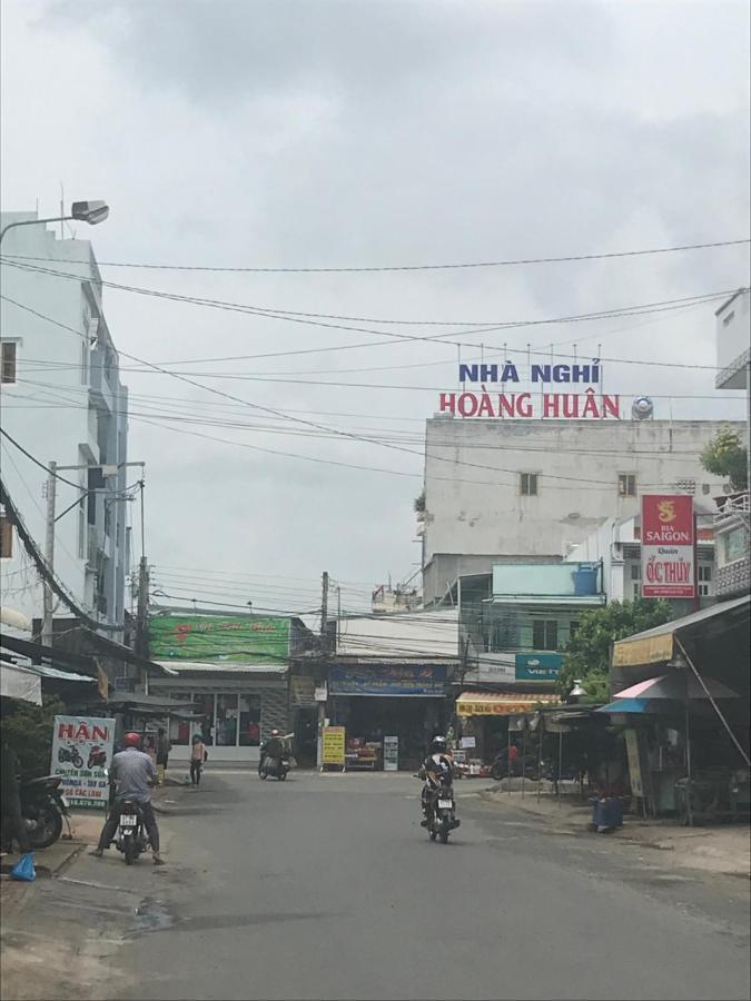 Hotel Nha Nghi Hoang Huan Long Xuyên Exterior foto